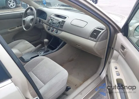 2004 Toyota Camry Le z USA, uszkodzony, nr VIN 4T1BE32K74U827529